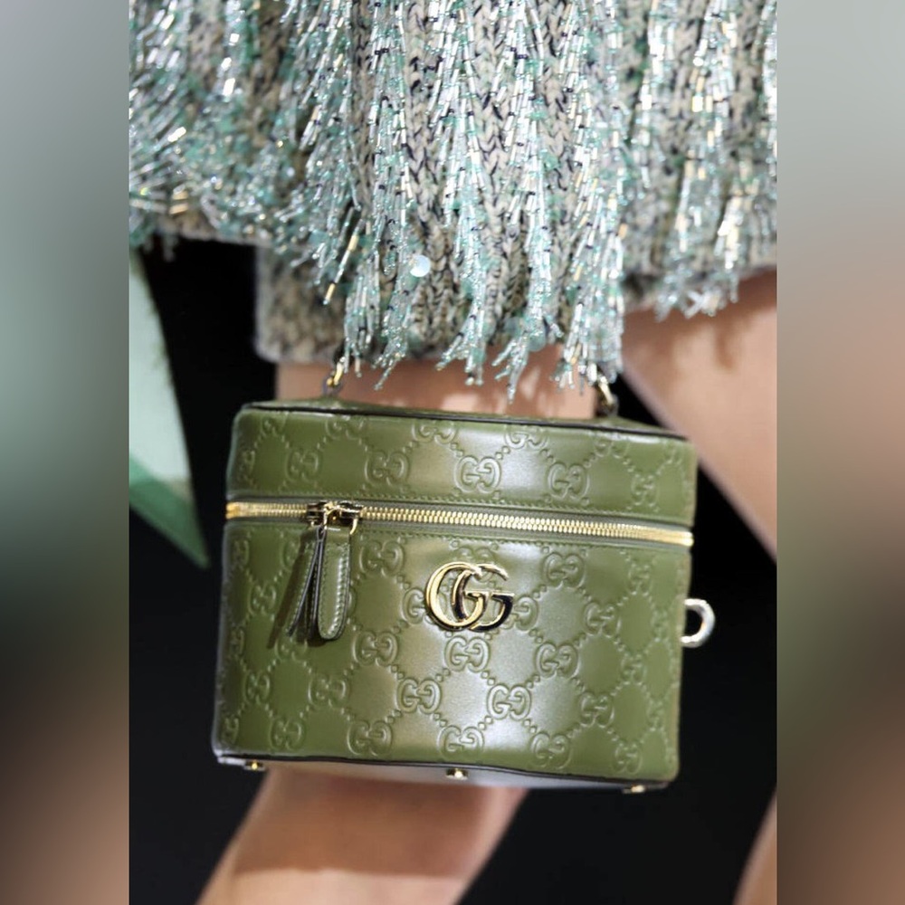 Gucci GG embossed leather vanity bag - Picture 2 of 7